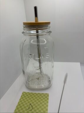 Vintage Atlas Mason Glass Drinking Jar with Bamboo Lid & Stainless Straw - Clear